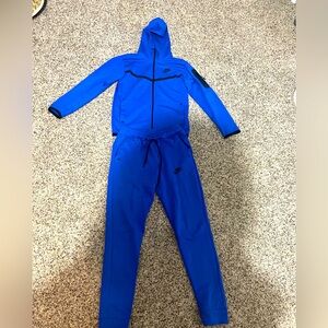 Boys Nike tech pants and jacket - size 10